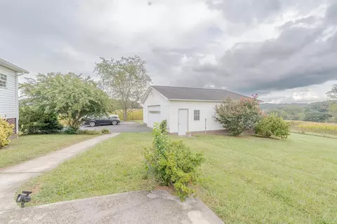 Exterior - 768 Ivanhoe Rd, Max Meadows, VA 24360 photo 5 of 9