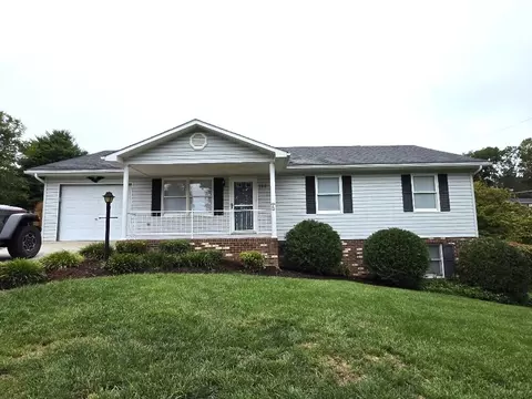 780 Rolling Hills Dr, Wytheville, VA 24382