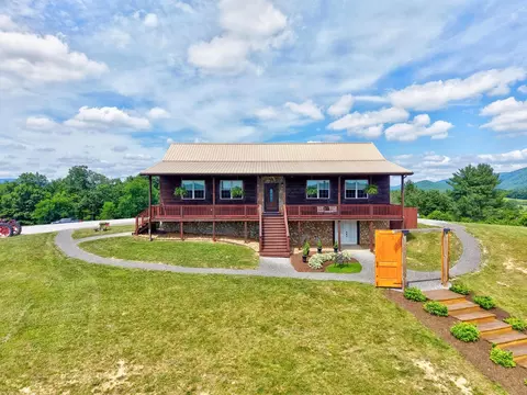 639 Wagon Wheel Rd, Elk Creek, VA 24326