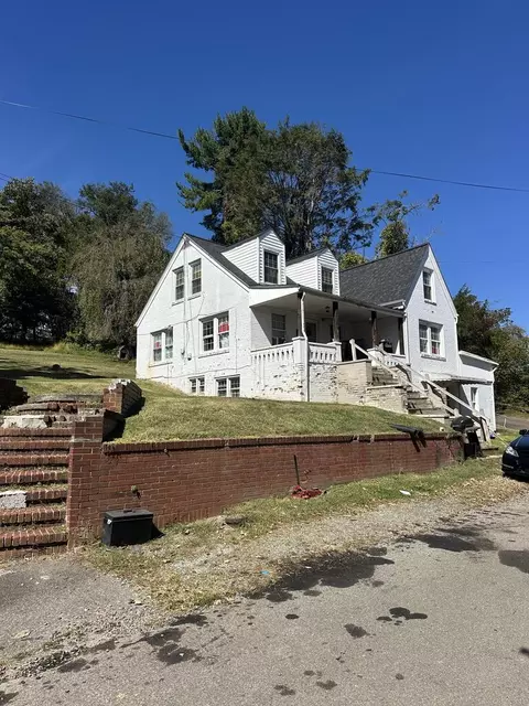 215 5th Ave, Galax, VA 24333
