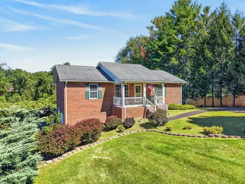 110 Williams St, Galax, VA 24333