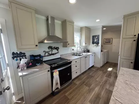Kitchen - 9950 Ivanhoe Rd, Ivanhoe, VA 24350 photo 4 of 5