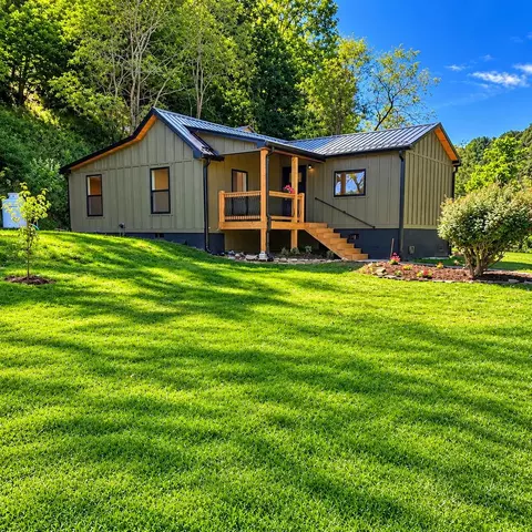 201 Chestnut Dr, Galax, VA 24333