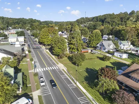 215 E Laurel Ave, Damascus, VA 24236 photo 8