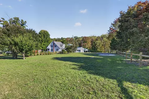 215 E Laurel Ave, Damascus, VA 24236 photo 4