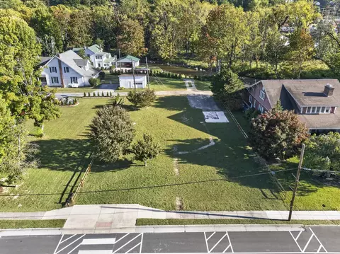 215 E Laurel Ave, Damascus, VA 24236