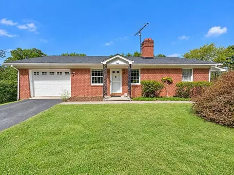 249 Lyons Cir, Hillsville, VA 24343