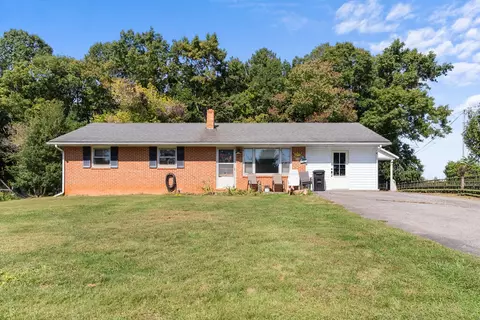 42 Hidden Pine Ln, Hillsville, VA 24343