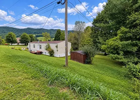 611 Arrowhead, Cedar Bluff, VA 24609 photo 4