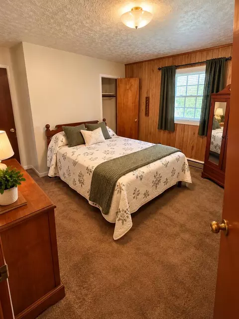 Bedroom - 109 Edgewater Dr, Cedar Bluff, VA 24609 photo 3 of 3