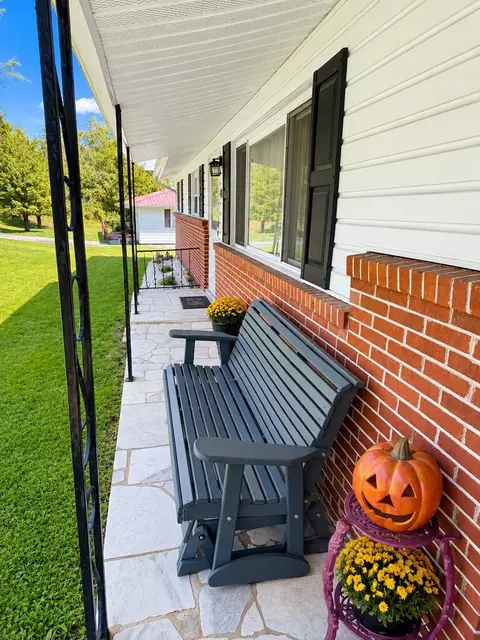 Exterior - 109 Edgewater Dr, Cedar Bluff, VA 24609 photo 2 of 3