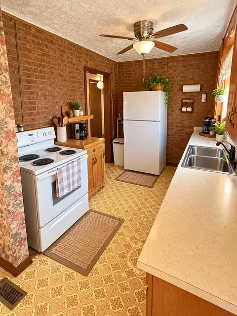 Kitchen - 109 Edgewater Dr, Cedar Bluff, VA 24609 photo 1 of 1