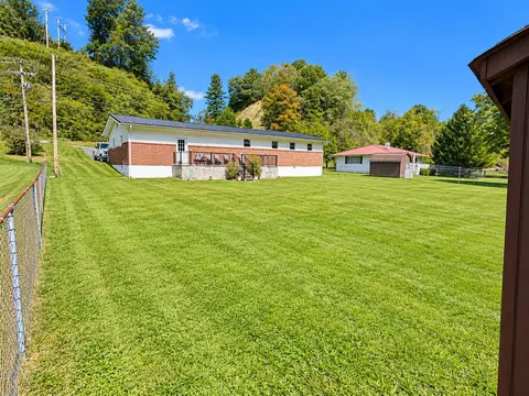 Exterior - 109 Edgewater Dr, Cedar Bluff, VA 24609 photo 3 of 3