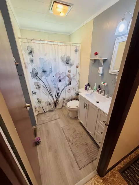 Bath - 109 Edgewater Dr, Cedar Bluff, VA 24609 photo 1 of 1
