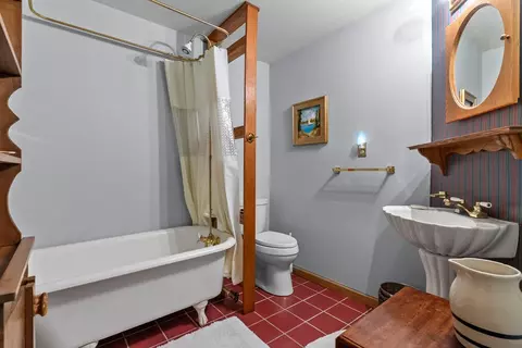 Bath - 123 Pine Tree Dr, Roaring Gap, NC 28668 photo 4 of 5