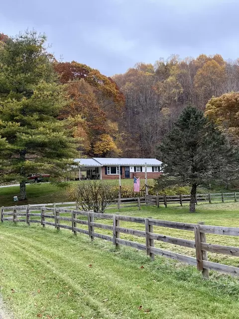 94 Rugby Rd, Mouth Of Wilson, VA 24363