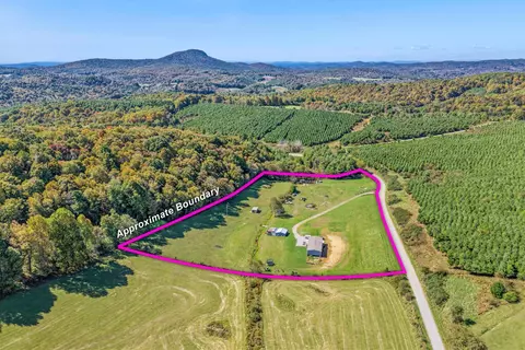View/Area - 595 Emmanuel Rd SW, Willis, VA 24380 photo 1 of 8