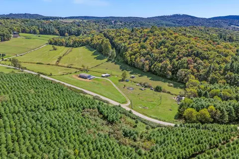 View/Area - 595 Emmanuel Rd SW, Willis, VA 24380 photo 3 of 8