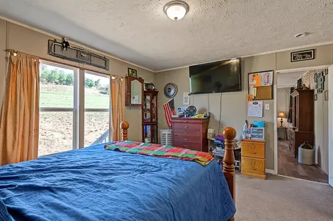 Bedroom - 595 Emmanuel Rd SW, Willis, VA 24380 photo 3 of 8