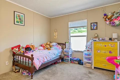 Bedroom - 595 Emmanuel Rd SW, Willis, VA 24380 photo 4 of 8