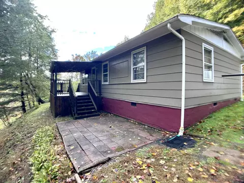 818 Buskill Ave, Richlands, VA 24641