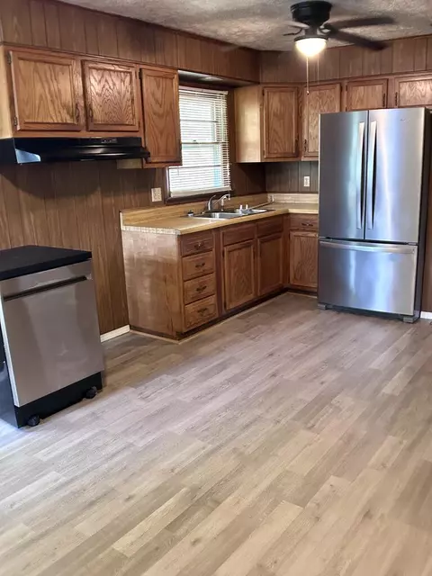 Kitchen - 818 Buskill Ave, Richlands, VA 24641 photo 3 of 3