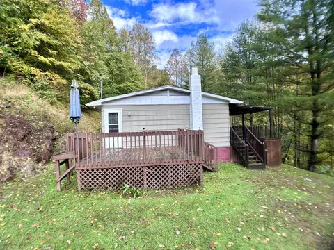 Exterior - 818 Buskill Ave, Richlands, VA 24641 photo 3 of 8