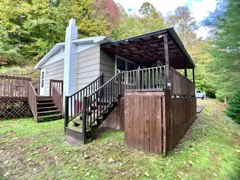 Exterior - 818 Buskill Ave, Richlands, VA 24641 photo 4 of 8