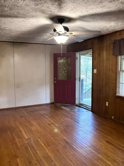 Living - 818 Buskill Ave, Richlands, VA 24641 photo 3 of 3