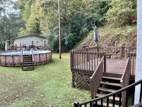Exterior - 818 Buskill Ave, Richlands, VA 24641 photo 6 of 8
