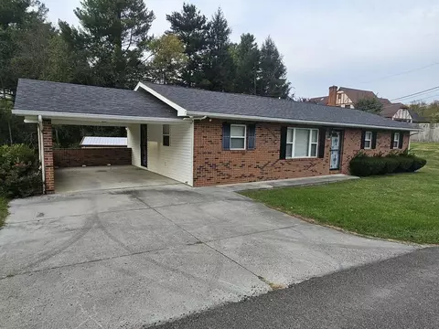 571 Maid St, Pounding Mill, VA 24637