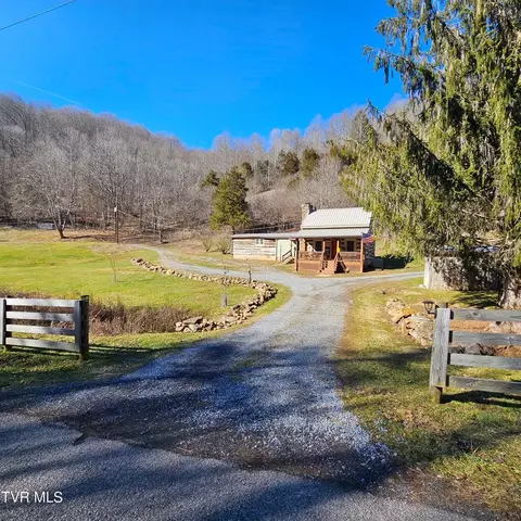 7697 Blue Grass Trl, Saltville, VA 24370