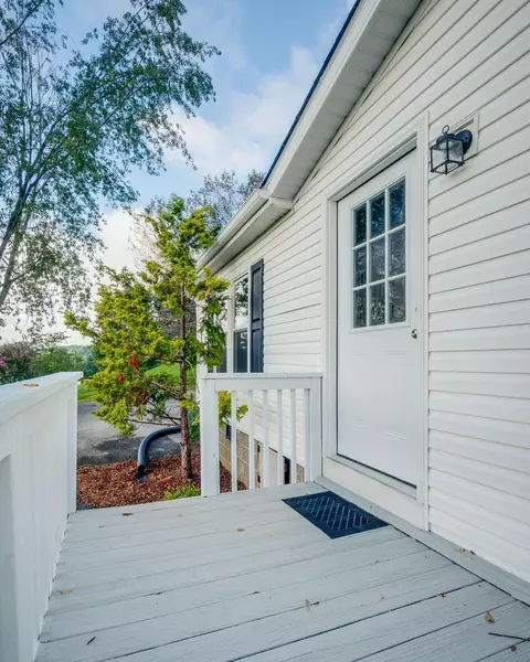 Exterior - 14181 Middle Pointe Ct, Abingdon, VA 24210 photo 3 of 6