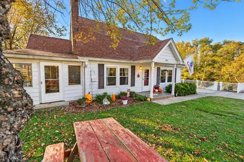 309 Water St, Hillsville, VA 24343