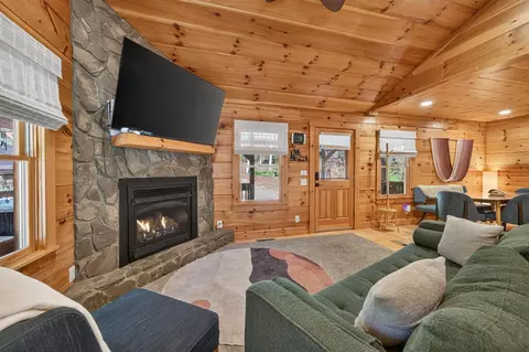 Living - 307 Current Lp, Hillsville, VA 24343 photo 1 of 5
