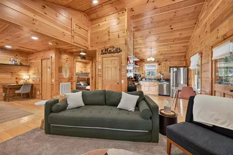 Living - 307 Current Lp, Hillsville, VA 24343 photo 4 of 5