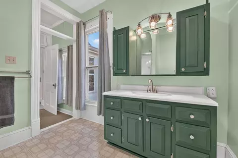 Bath - 30357 Oxford Ave, Emory, VA 24327 photo 3 of 5