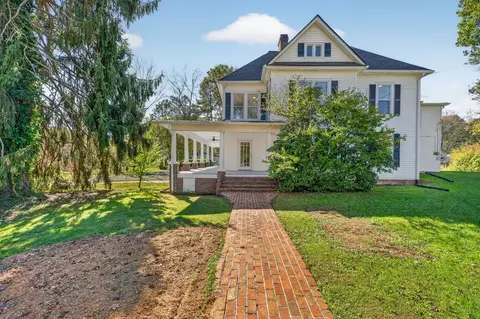 Exterior - 30357 Oxford Ave, Emory, VA 24327 photo 5 of 9