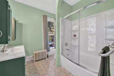 Bath - 30357 Oxford Ave, Emory, VA 24327 photo 4 of 5