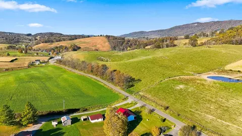 View/Area - 3897 Mountain Rd, Cedar Bluff, VA 24609 photo 4 of 6