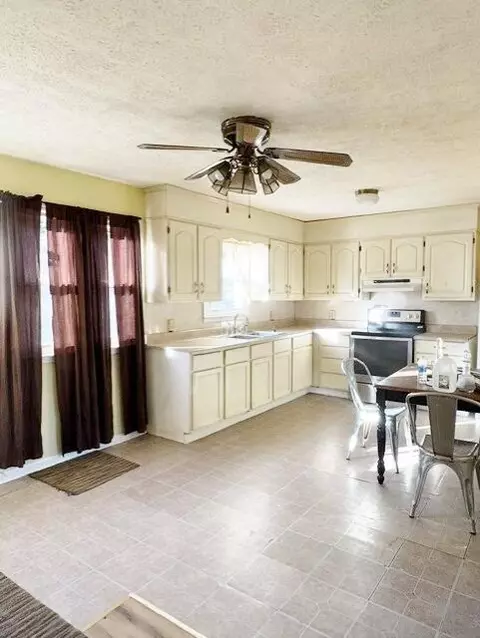 Kitchen - 235 Pres Jackson, Max Meadows, VA 24360 photo 3 of 4