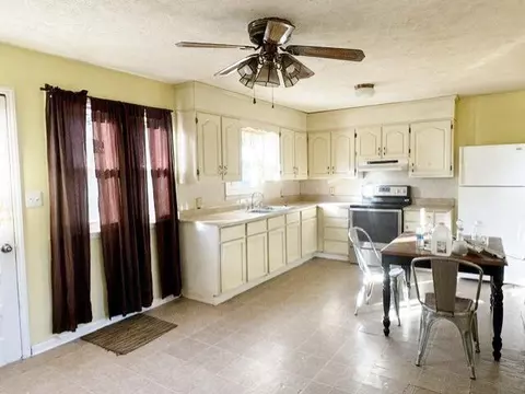 Kitchen - 235 Pres Jackson, Max Meadows, VA 24360 photo 4 of 4