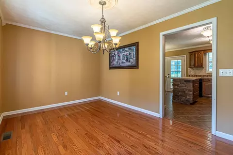 Living - 104 Ashbrook Ave, Cedar Bluff, VA 24609 photo 6 of 10
