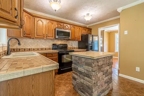 Kitchen - 104 Ashbrook Ave, Cedar Bluff, VA 24609 photo 3 of 5