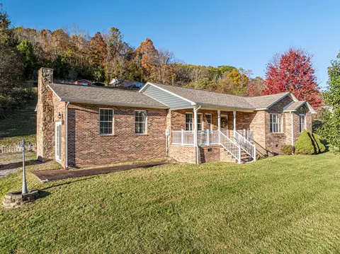 Exterior - 104 Ashbrook Ave, Cedar Bluff, VA 24609 photo 2 of 7