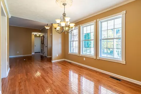 Living - 104 Ashbrook Ave, Cedar Bluff, VA 24609 photo 7 of 10