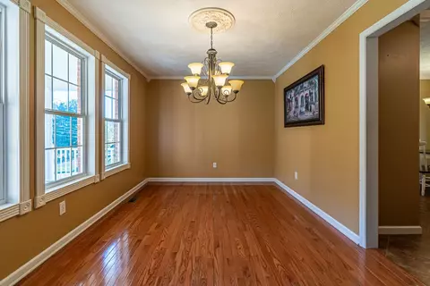 Living - 104 Ashbrook Ave, Cedar Bluff, VA 24609 photo 5 of 10