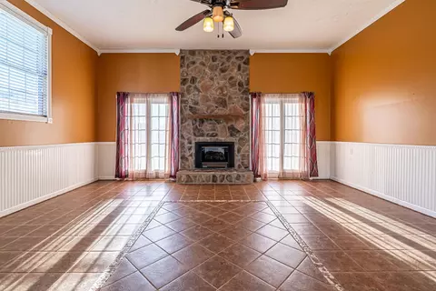 Living - 104 Ashbrook Ave, Cedar Bluff, VA 24609 photo 10 of 10