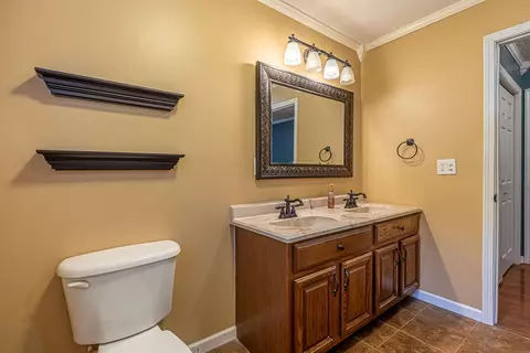 Bath - 104 Ashbrook Ave, Cedar Bluff, VA 24609 photo 2 of 2