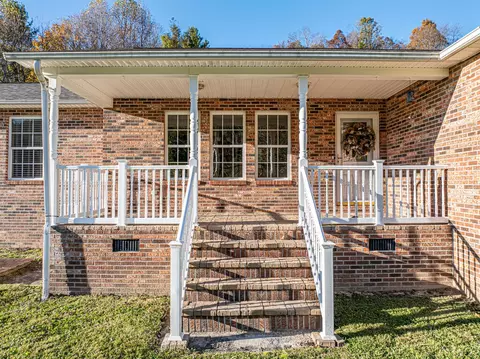 Exterior - 104 Ashbrook Ave, Cedar Bluff, VA 24609 photo 6 of 7